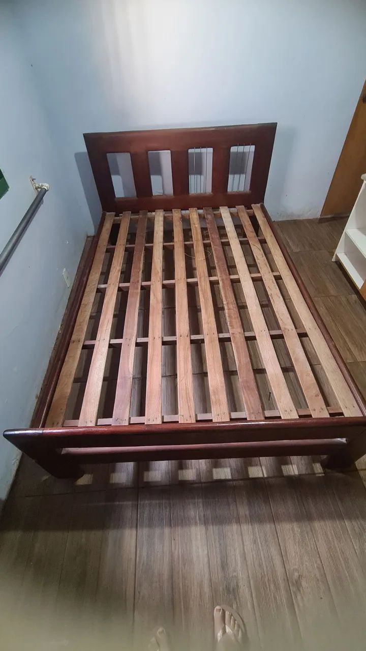 Cama de casal de madeira maciça antiga - Foto 2