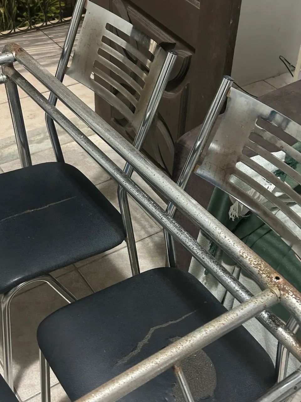Mesa com 4 cadeiras / sem tampo de vidro - Foto 2