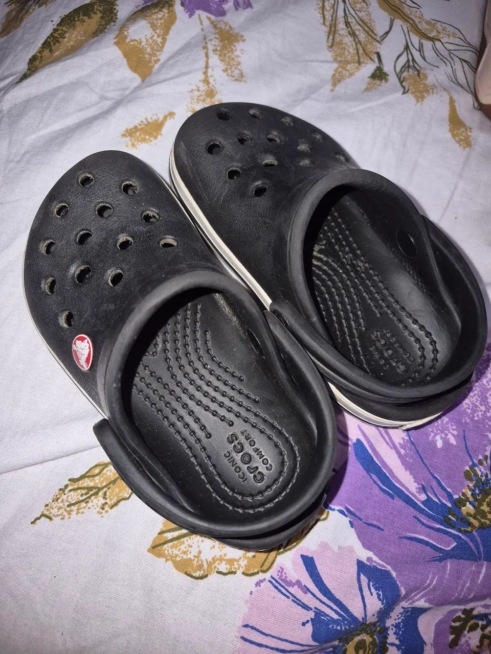 VENDO CROCS PRETA INFANTIL