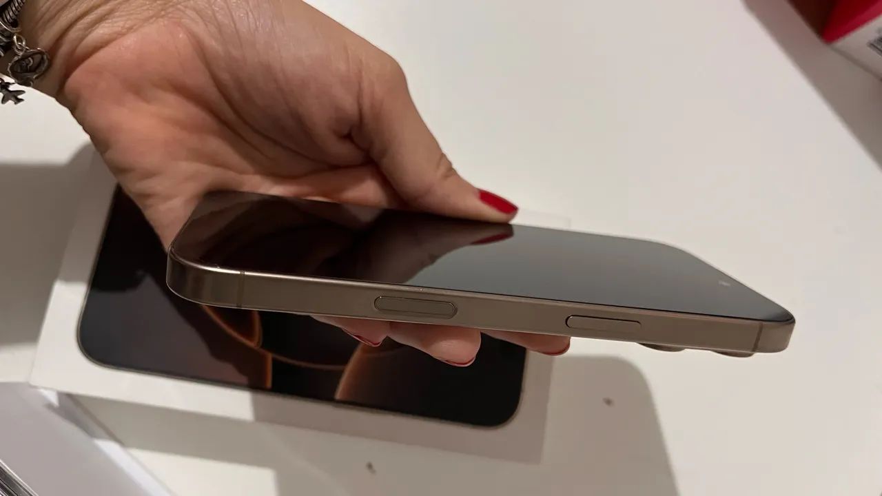 iPhone 16 pro  - Foto 2