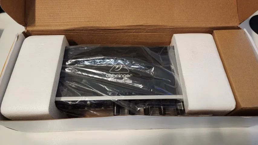 Interface de áudio Behringer UMC404HD 4 Canais - Foto 4