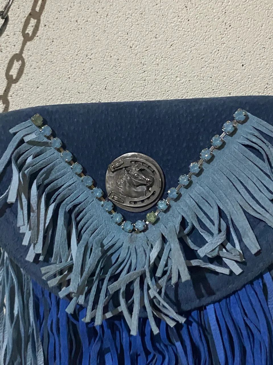 Bolsa caos couro e prata - Foto 5