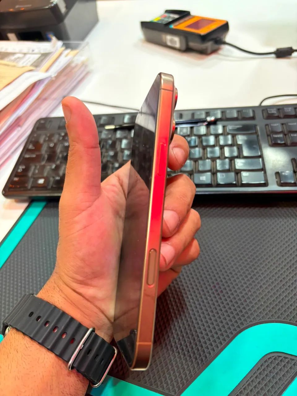 iPhone 16 pro max 256 desert titaniun  - Foto 4