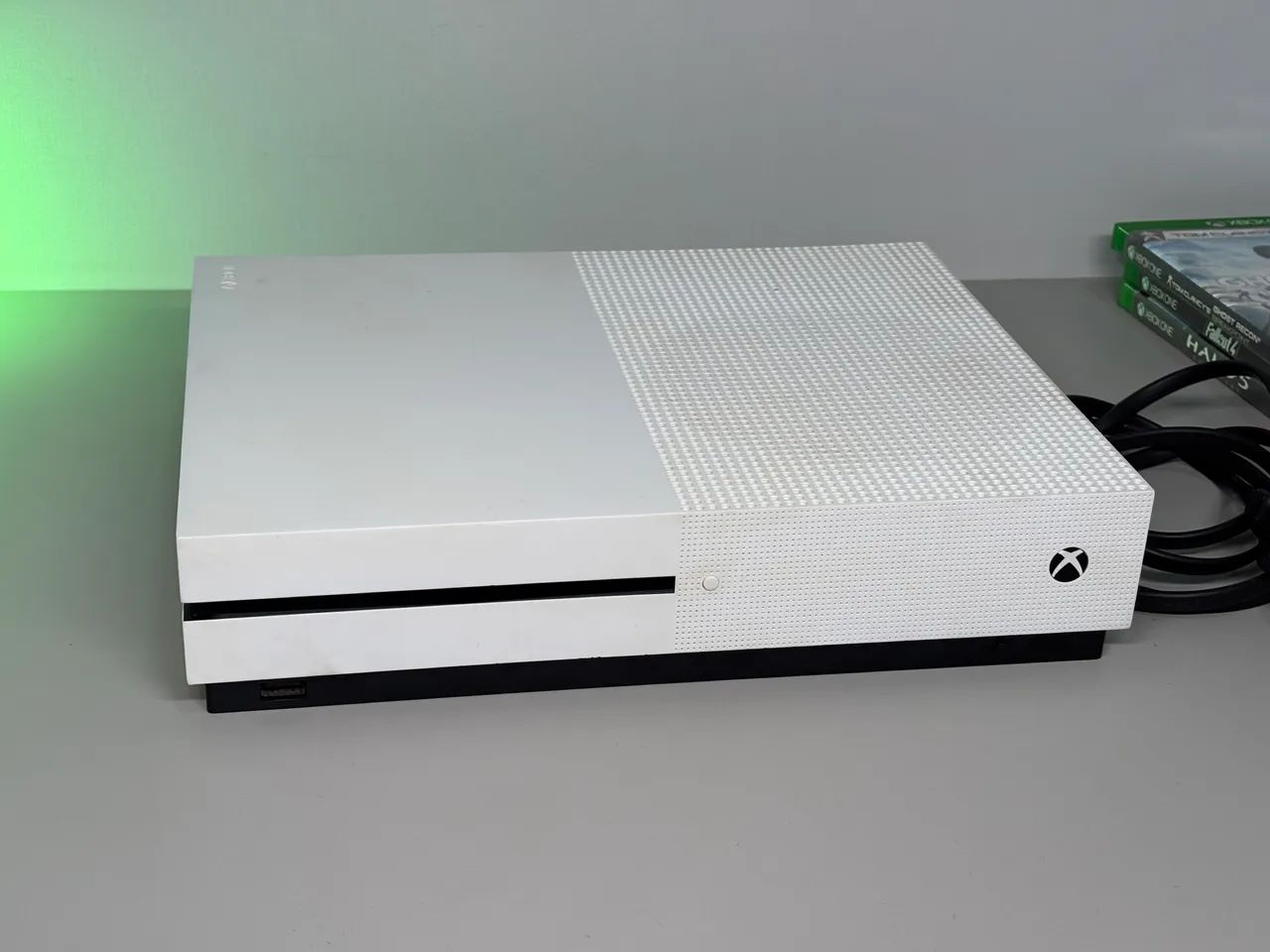 Xbox one s com 1.000 gb e jogos  - Foto 2