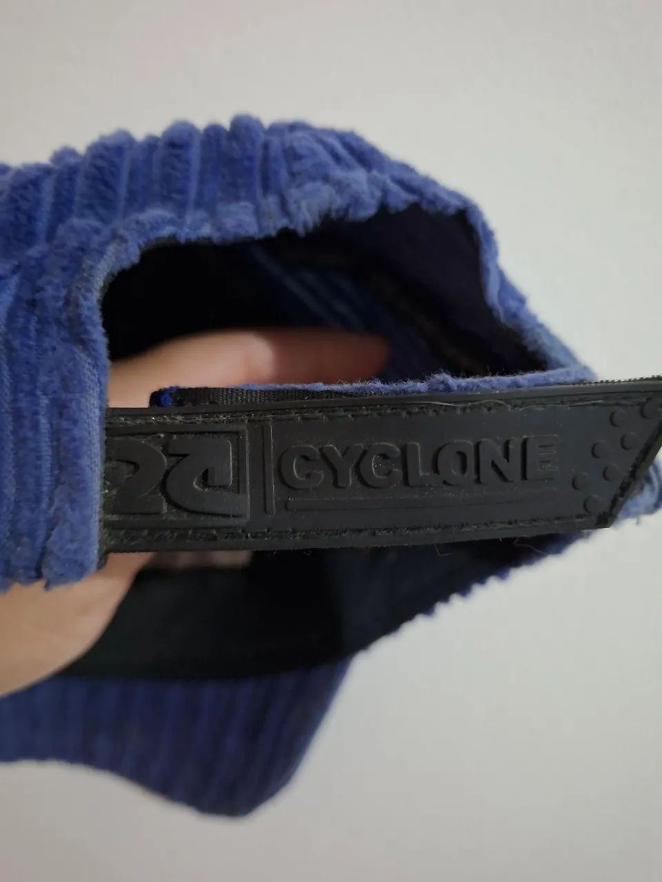 VENDO BONÉ CYCLONE VELUDO - Foto 2