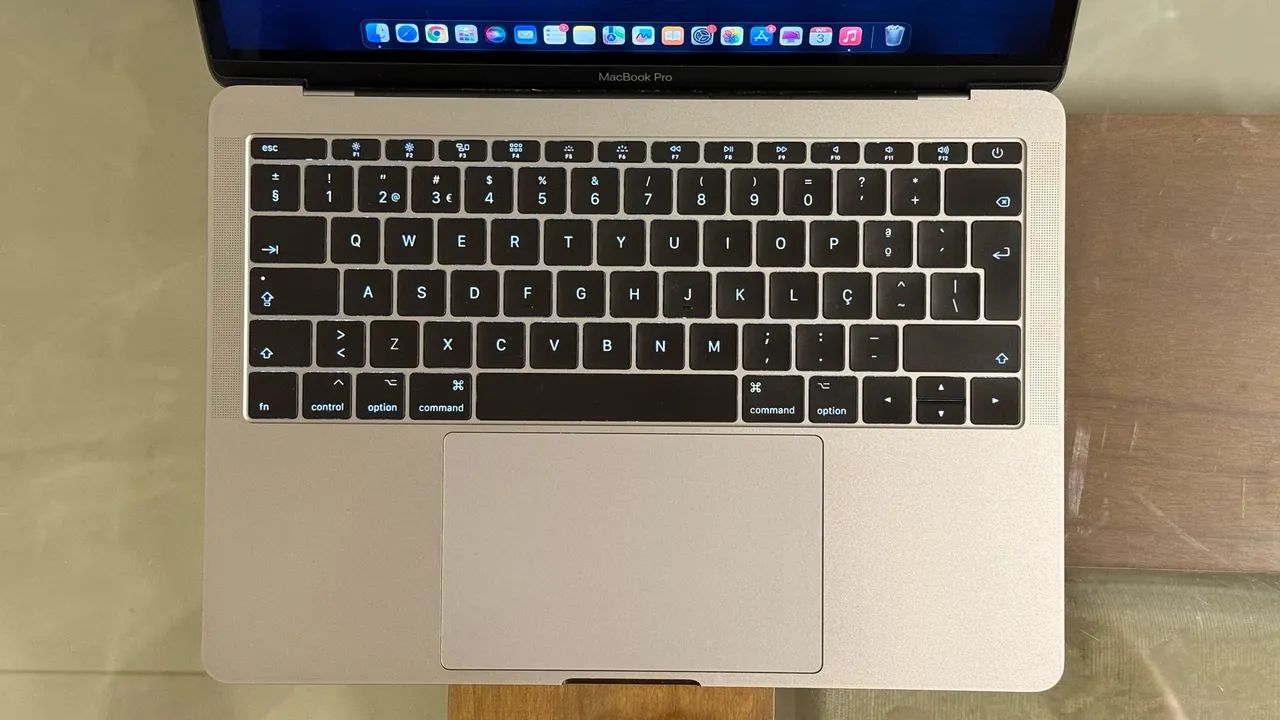 MacBook Pro 2017 - 13 pol - 16GB RAM - 128GB SSD - Teclado ABNT2