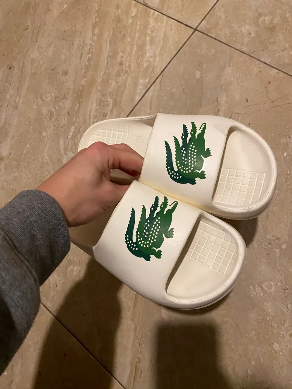 Chinelo Slide Lacoste 2.0 Branco - Foto 3