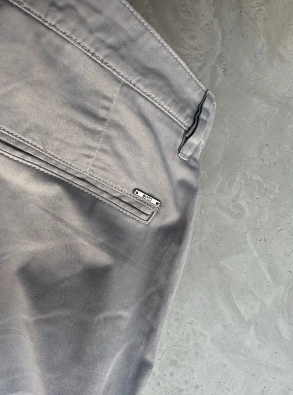 Calça Hugo Boss chinó slim fit cinza 42 