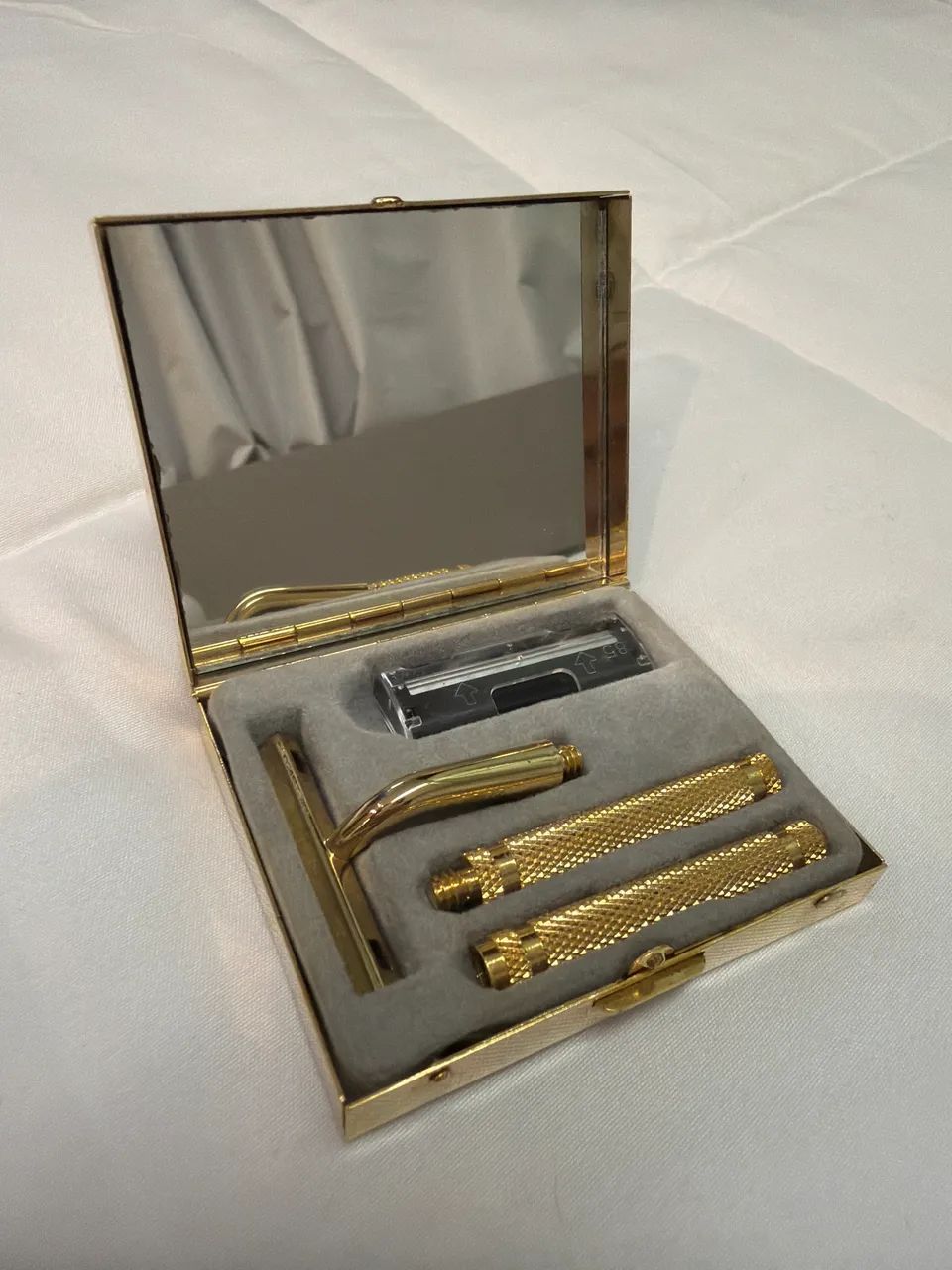 Kit de Barbear Vintage com Estojo e Espelho - Completo