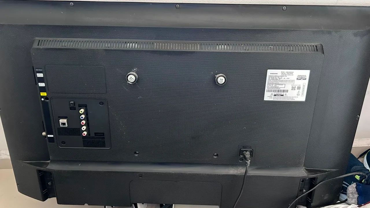 Smart tv 40 polegadas com a tela escura  - Foto 3