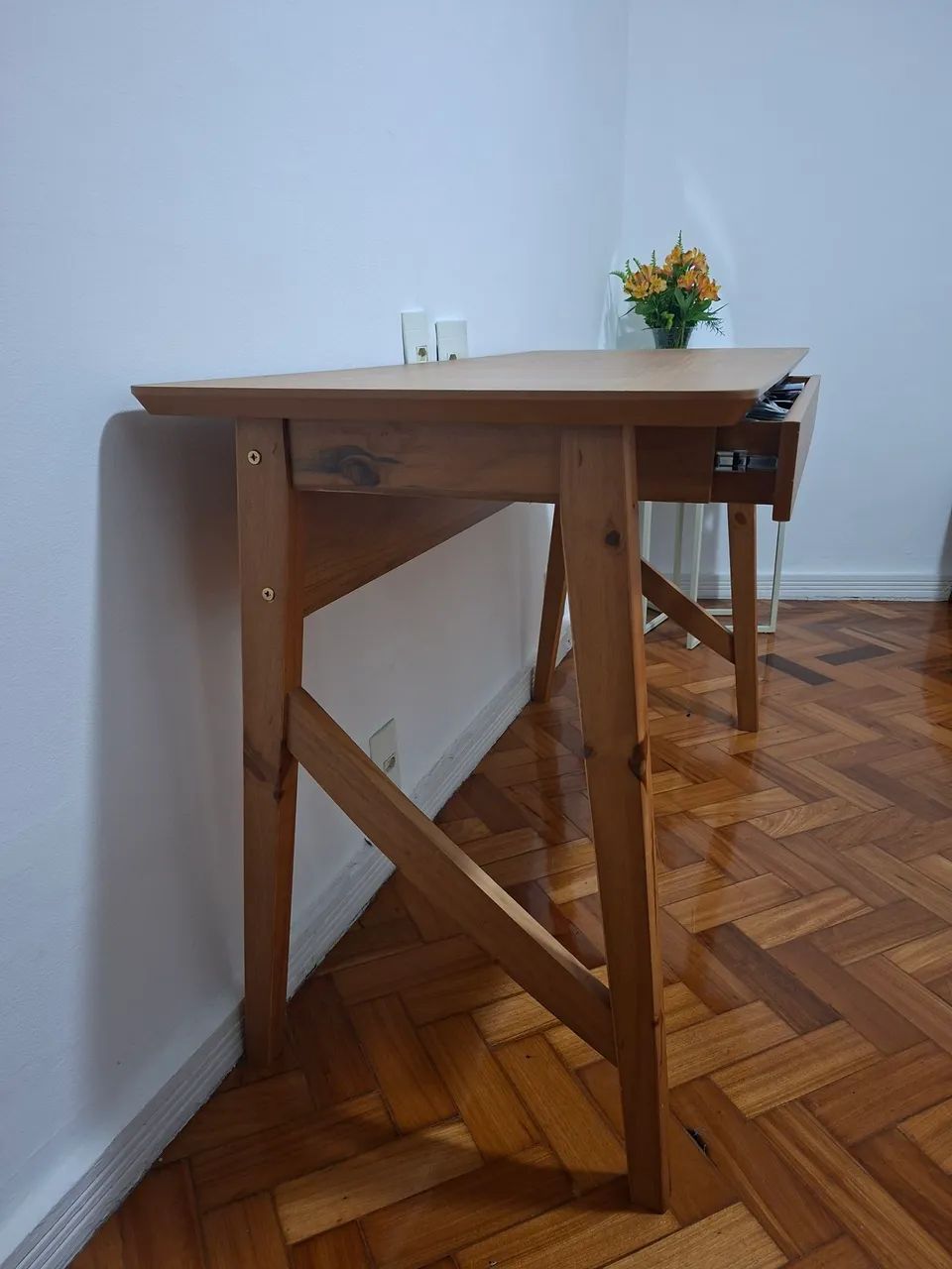 Escrivaninha Madeira Maciça com cadeira - Foto 5