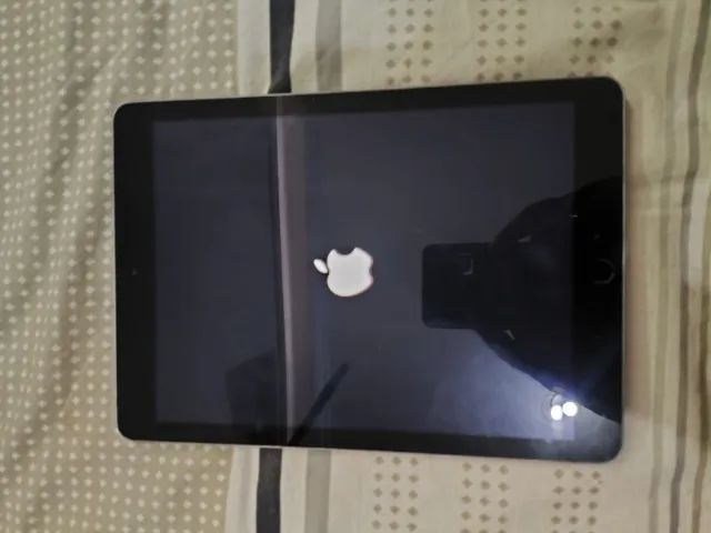 Apple iPad 5ª Geração 32GB Tela Retina 9,7 Polegadas