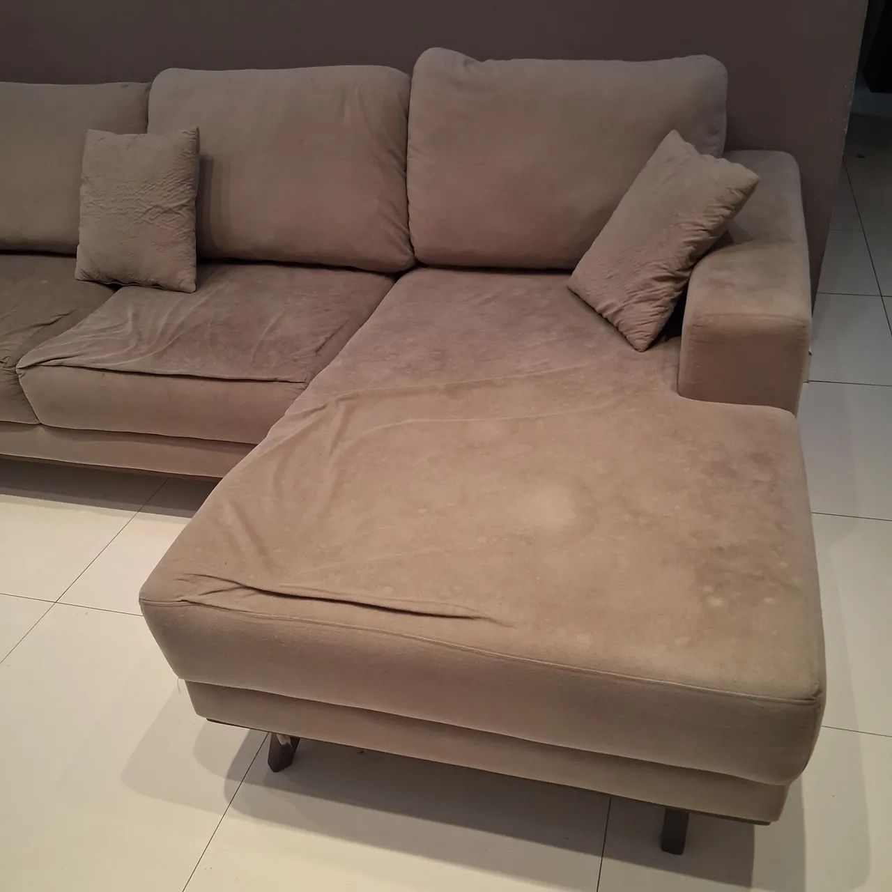 Sofá 4 lugares Mônaco com Chaise esquerdo Bege Usado - Foto 3