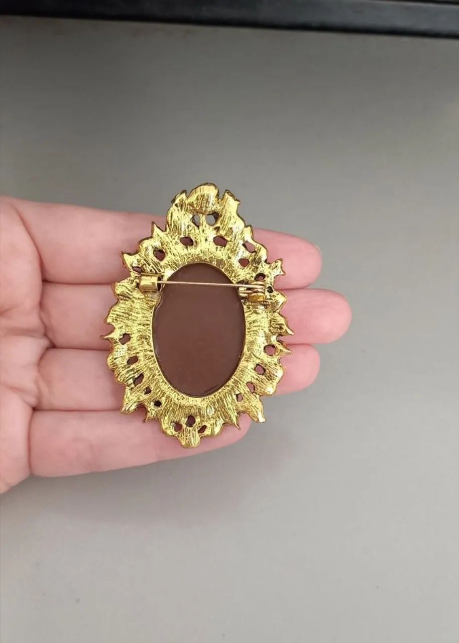Broche de Camafeu Dourado Bordas Flor (novo) - Foto 5