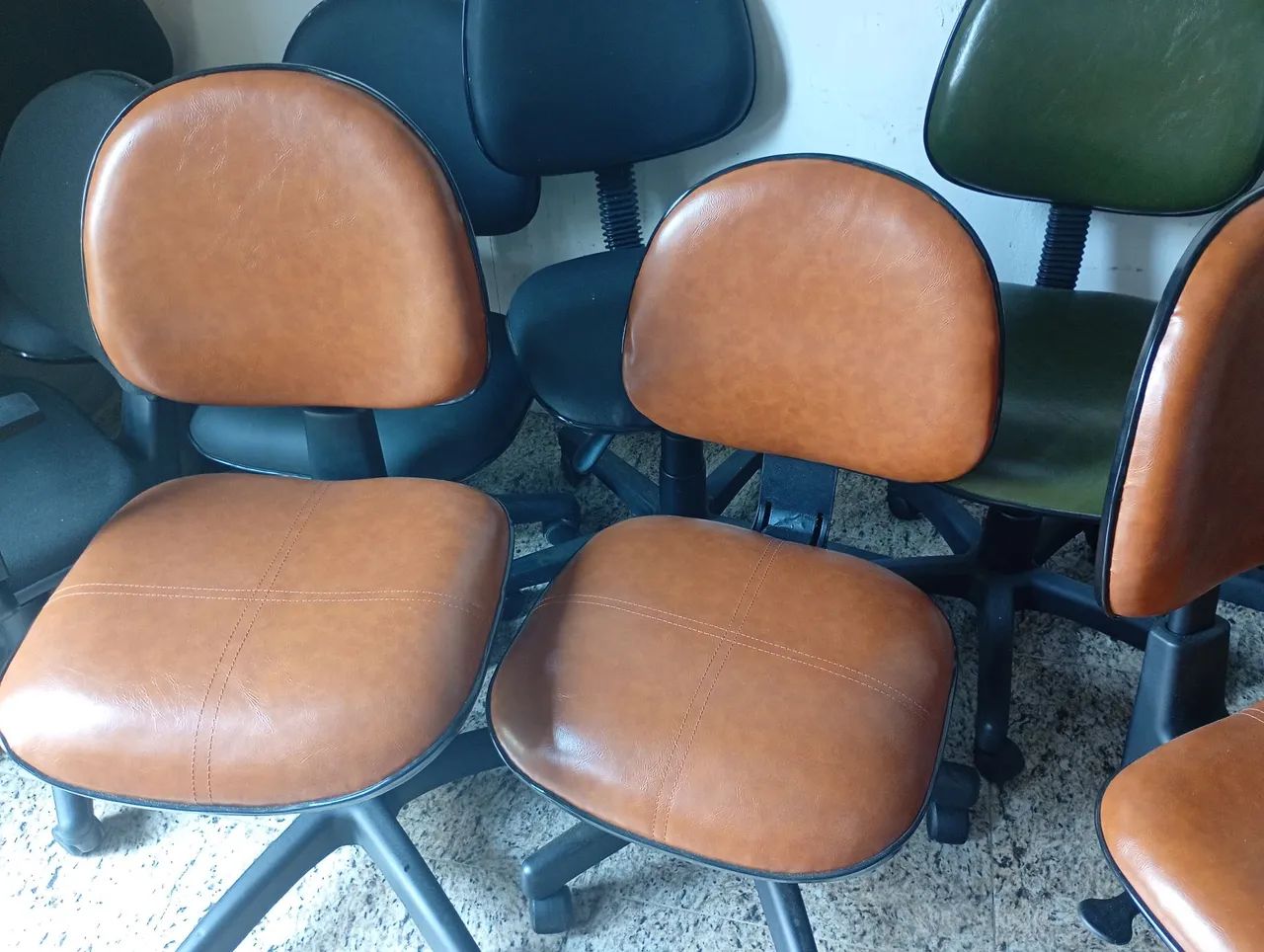 Cadeira de escritório com rodinhas 
