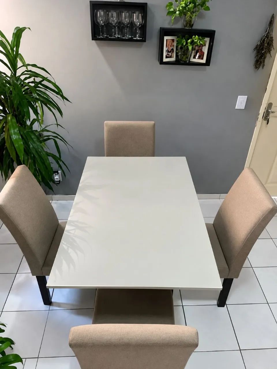 Vendo mesa semi nova de vidro 