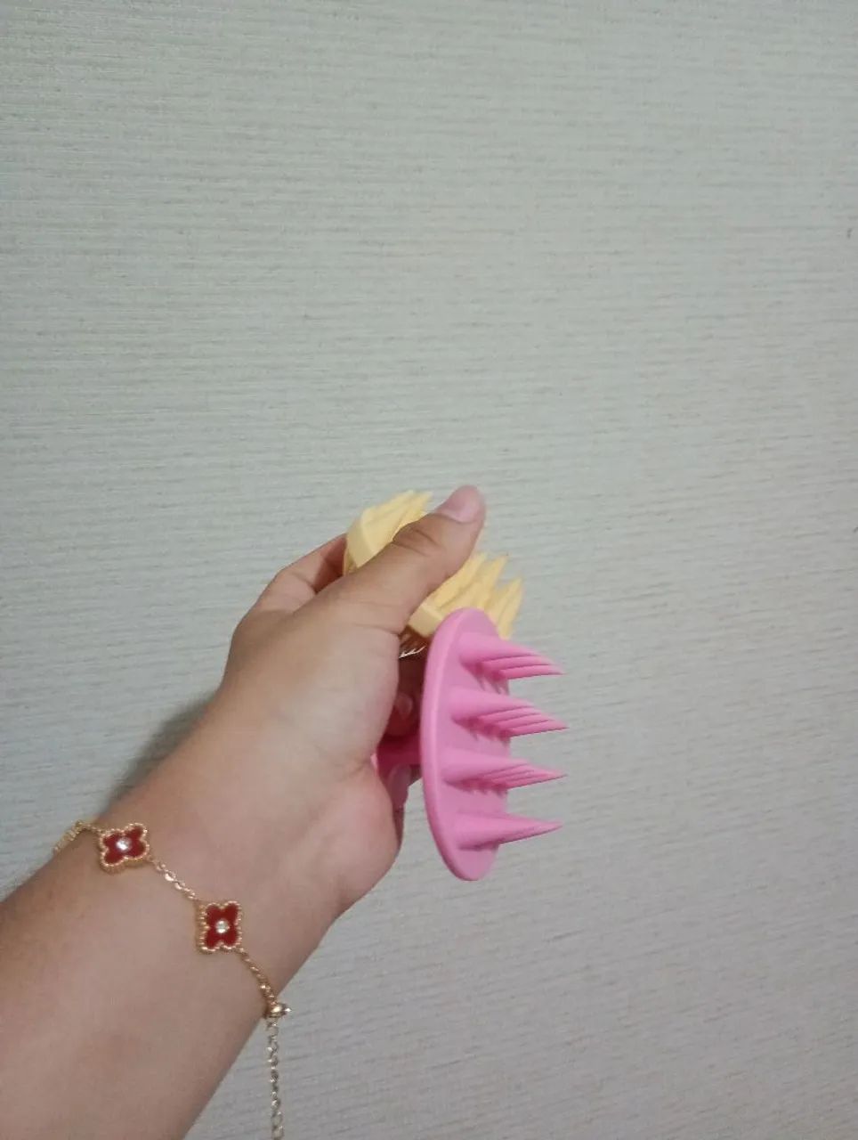 Escova massageadora de silicone - faço a entrega dependendo do bairro.