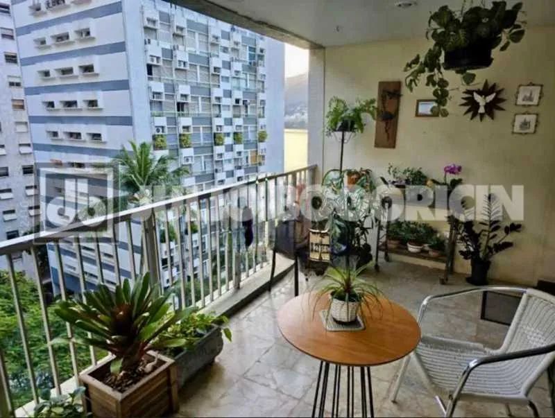 Apartamento : / Residencial / Lagoa