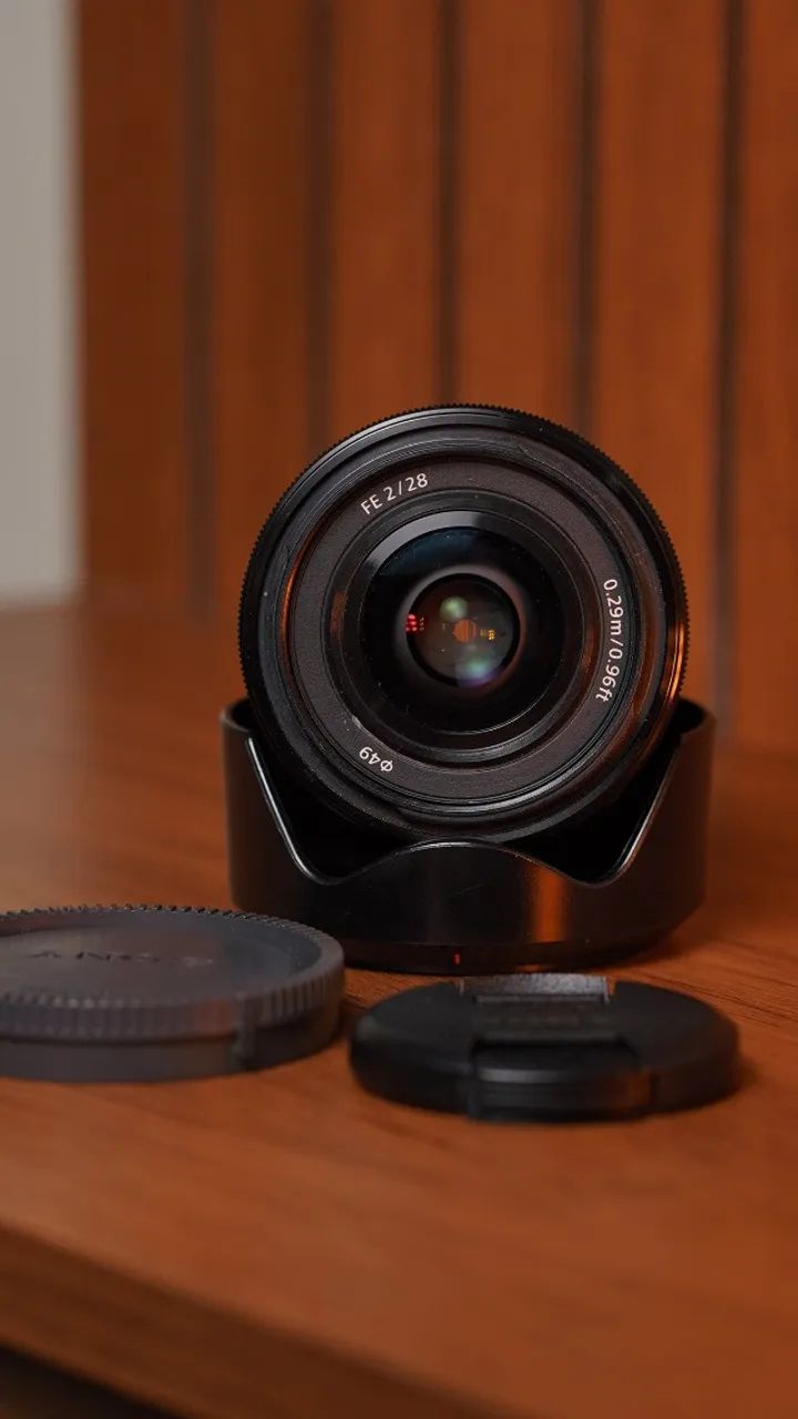 Sony 28mm f/2432957652625664002