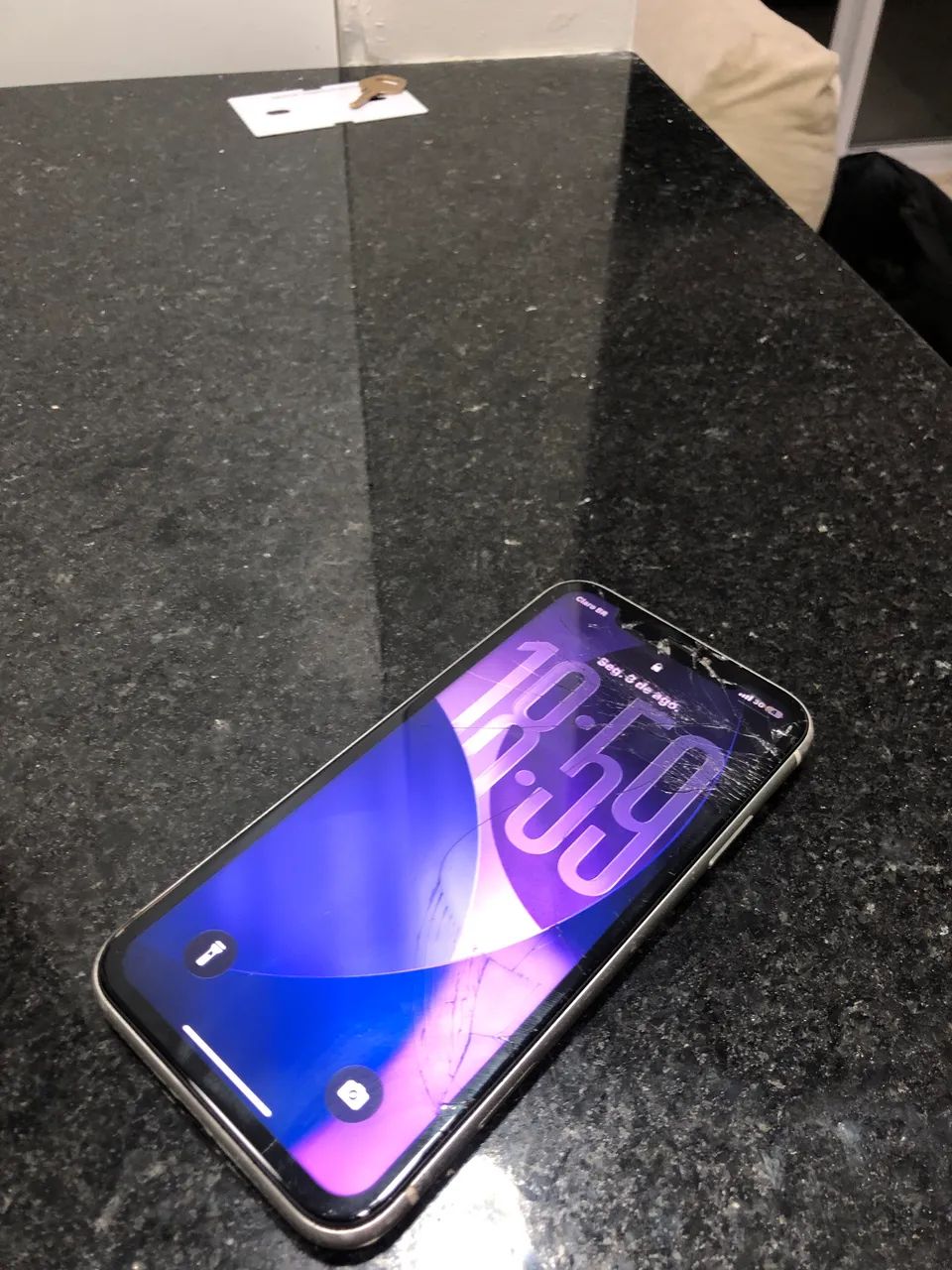 iPhone 11 64g Trincado  - Foto 3