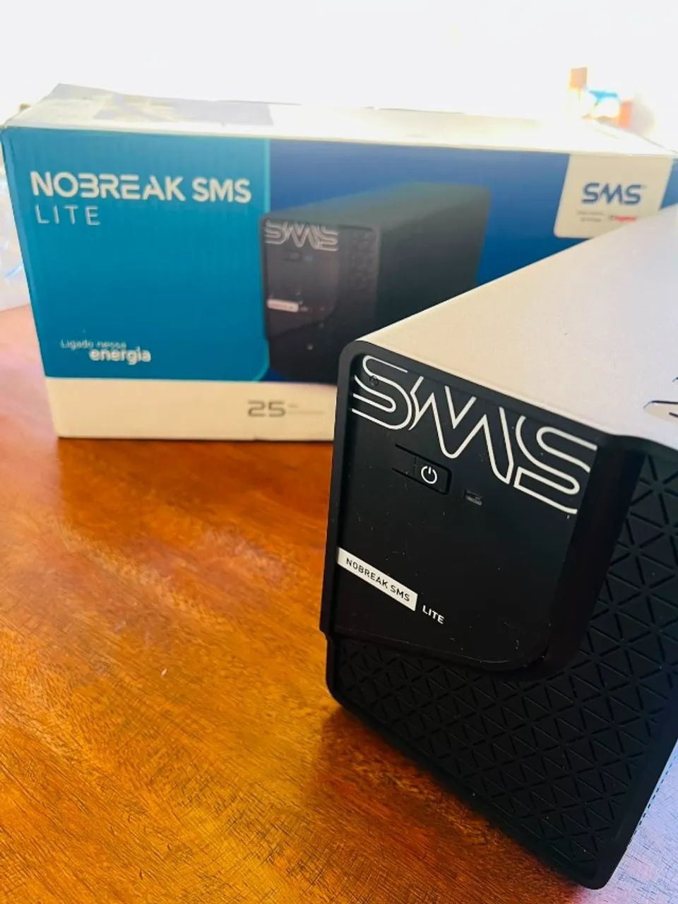SMS NOBREAK LITE 600VA - BIVOLT ENT: 115/220V - SAÍDA: 115V - 4 TOMADAS - SENOIDAL - 1 BAT - Foto 2