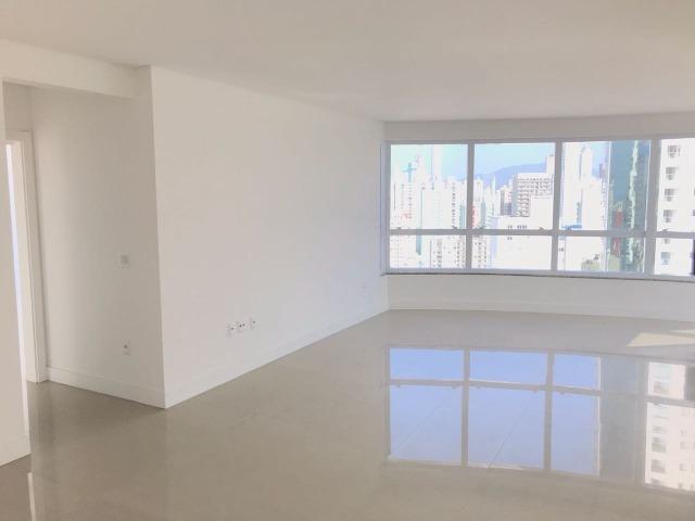 Excelente Apartamento no Centro de Balneário Camboriú - 03 Suítes sendo uma Master - Novo - Foto 7