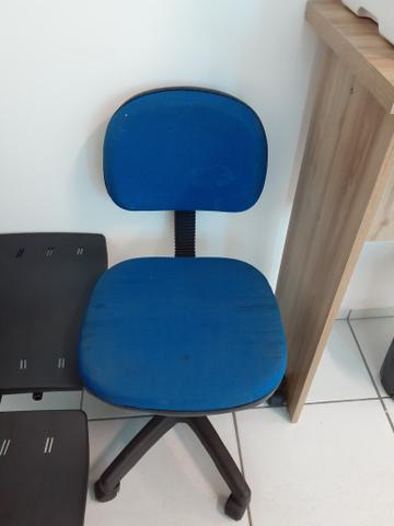 Mesa e cadeira escritorio e impressora