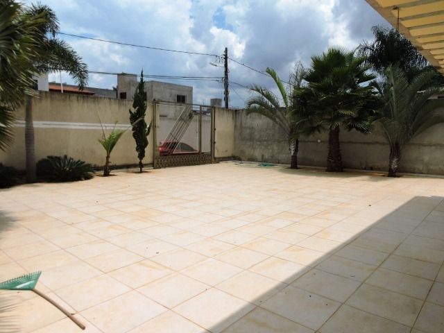 Òtimo sobrado com 5 quartos,2 suítes,closet,em lote de 750m² !!! - Foto 20