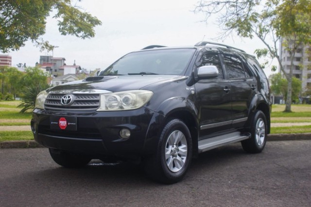 TOYOTA HILUX SW4 7 LUGARES.