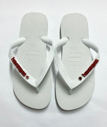 Havaianas top com plaquinha e ponto de luz