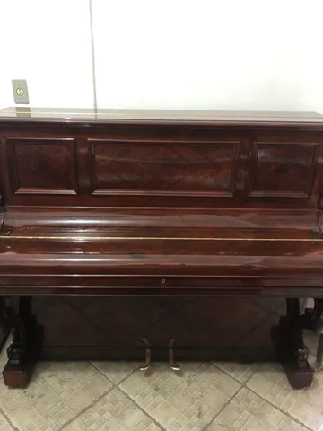 Entrega O Jogo Do Piano Ao Ler Folhas De Música Foto de Stock - Imagem de  chaves, executor: 113132772