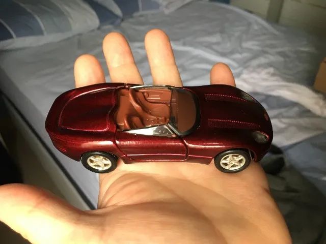 carro esportivo Jaguar Xk180 esc 1/37 metal abre portas pneu borracha show