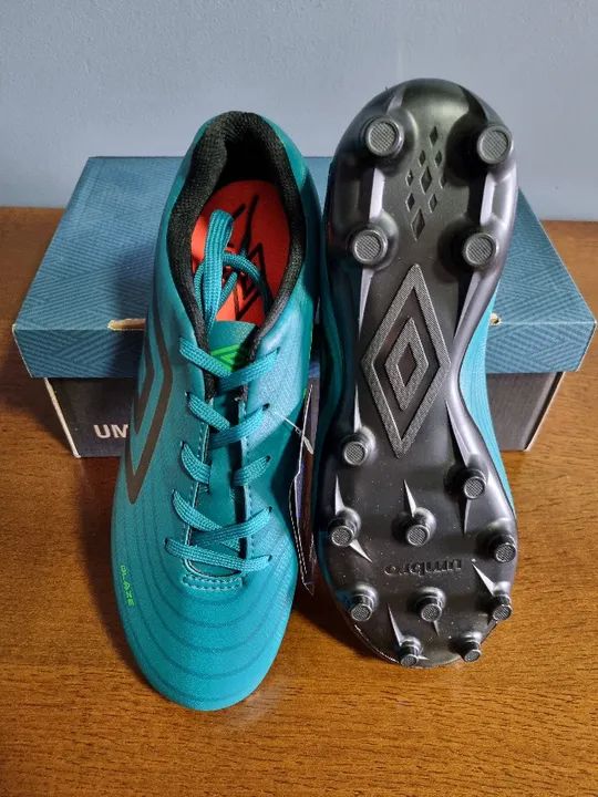 NOVA - Chuteira Campo Umbro Glaze - Número 38 - Foto 3