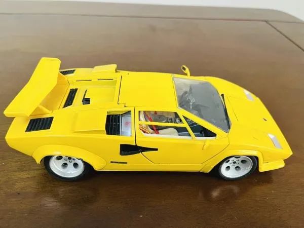 Miniatura Lamborghini Countach 1988 Bburago 1/18 - Foto 2