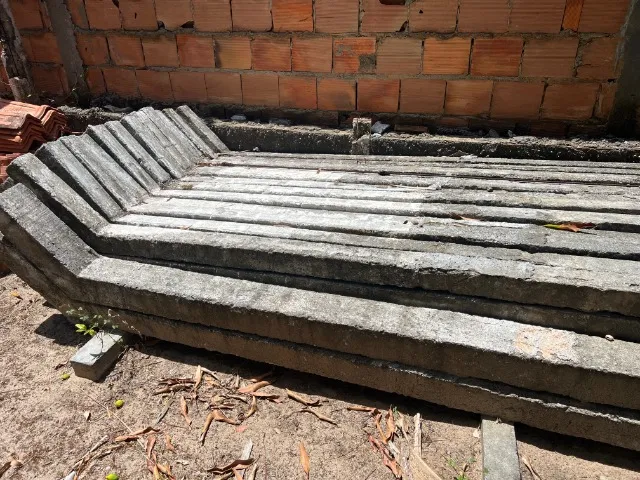 3 Estacas e 5 Mourões de Concreto para Cerca