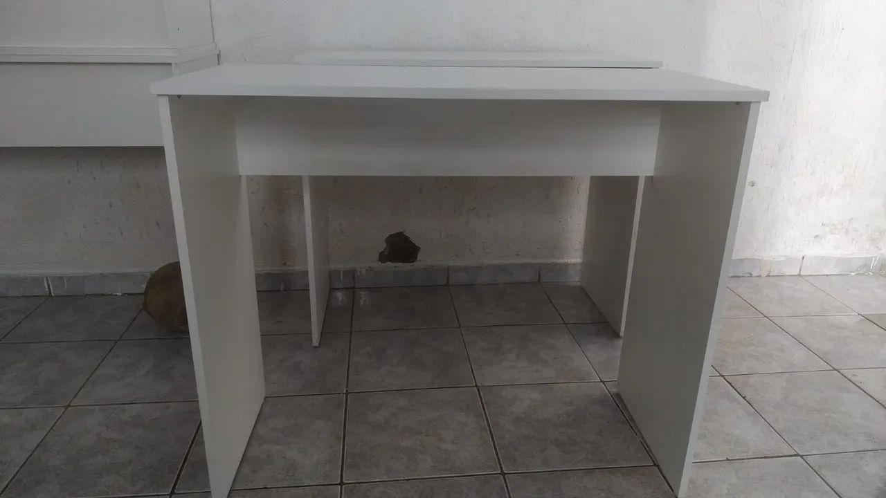 Mesa branca para estudo  com gaveta e sem gaveta 