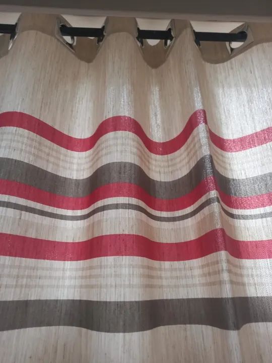 Cortina Listrada Bege Vermelha e Cinza p varão - Foto 3