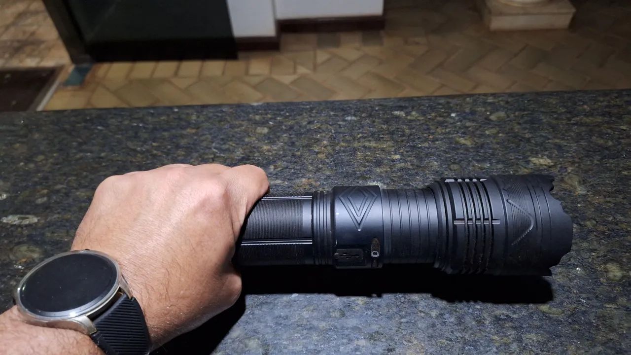 Lanterna Power bank recarregável longo alcance  - Foto 4