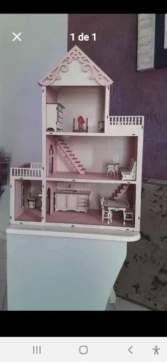 Casinha de Bonecas de Madeira