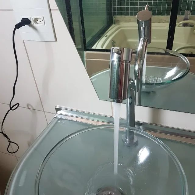 Torneira NOVA - com misturador - água Quente-Fria - Aceito oferta - venda urgente - Foto 5