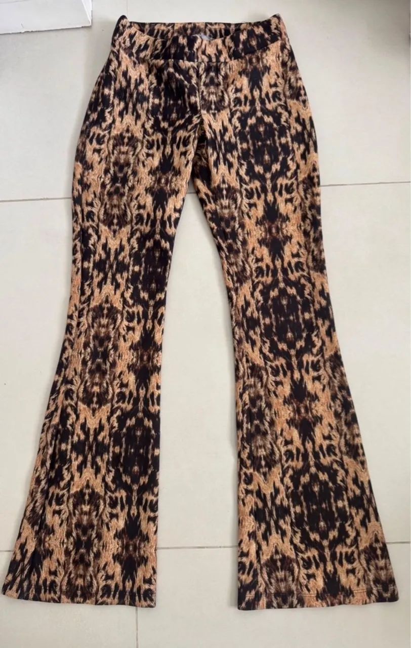Calça Flare Animal Print Elegante Handbook