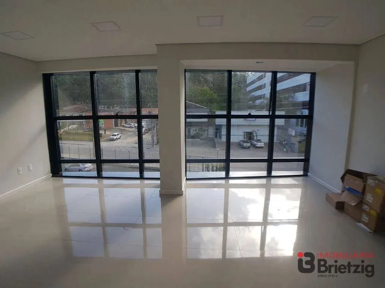 Sala para alugar, 27 m² por R$ 1.500 + taxas/mês - Santo Antônio - Joinville/SC