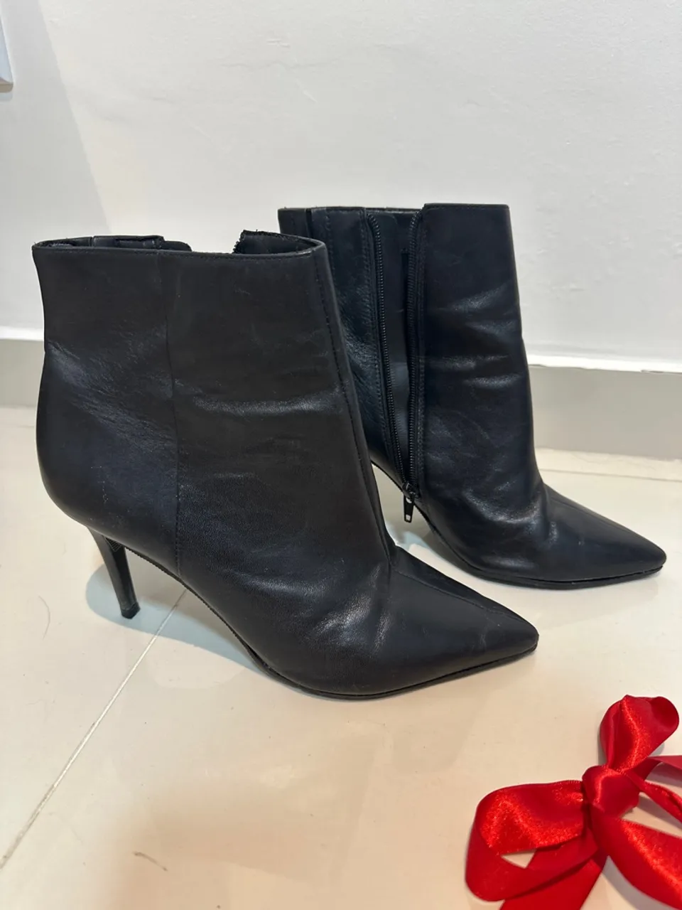 Botas salto fino um luxo