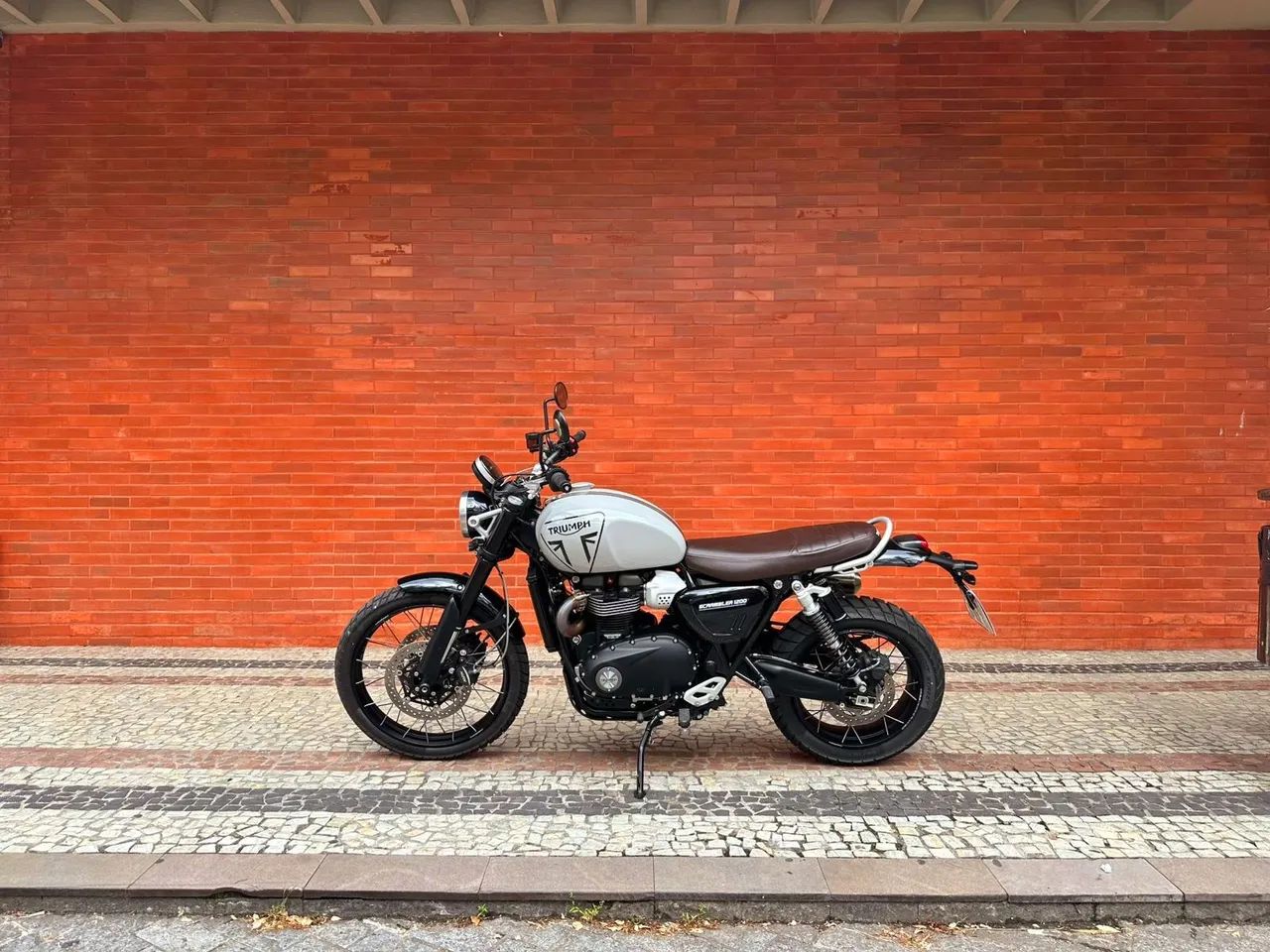 Triumph Scrambler 1200 XC 2025 com 1300 km - Impecável - Foto 11