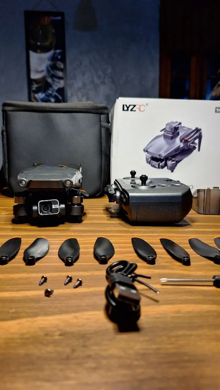 Drone LYZRC com câmera 4K e acessórios