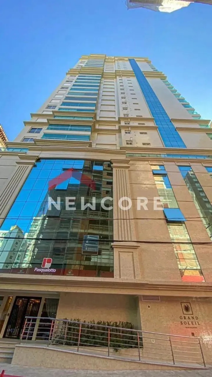 Apartamento em Rua 236 - Meia Praia - Itapema/SC