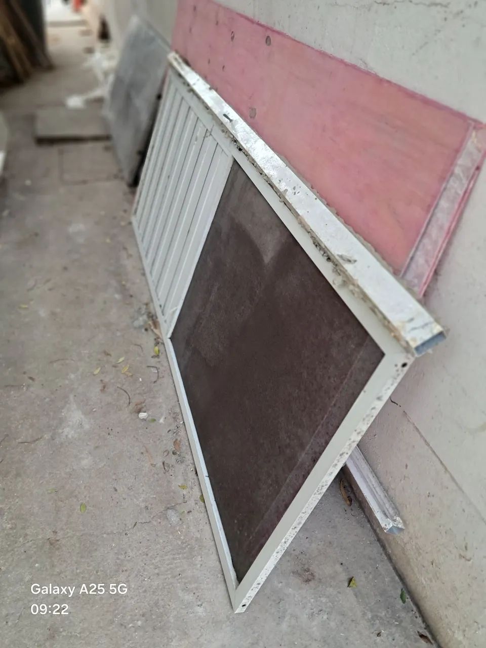 Porta de aluminio com tela