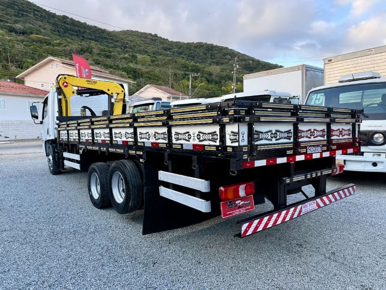 Accelo 1316 Munck 7.500 Com Carroceria  - Foto 9