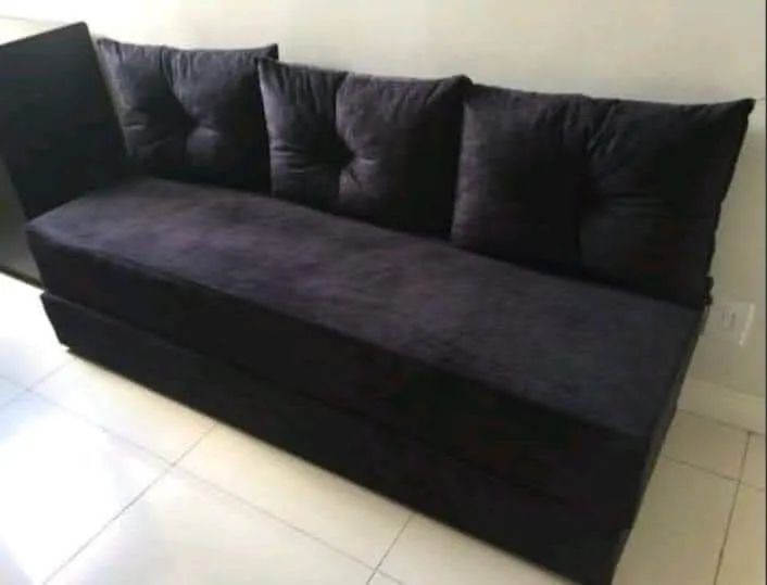 Sofá-cama preto de 3 lugares