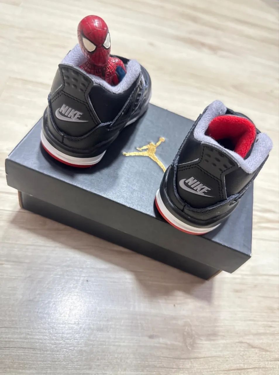 Air Jordan 4 GS Bred Reimagined - Foto 4